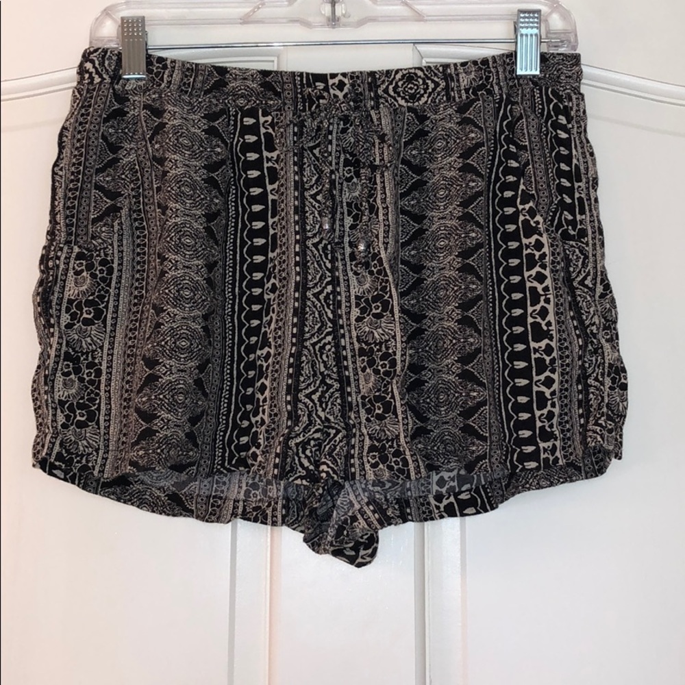 American Eagle printed black and cream shorts